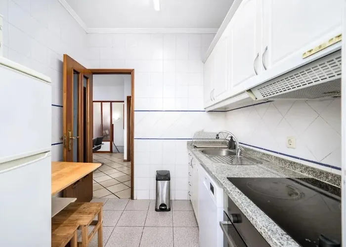 Beautiful 3 Bedrooms Apartment *